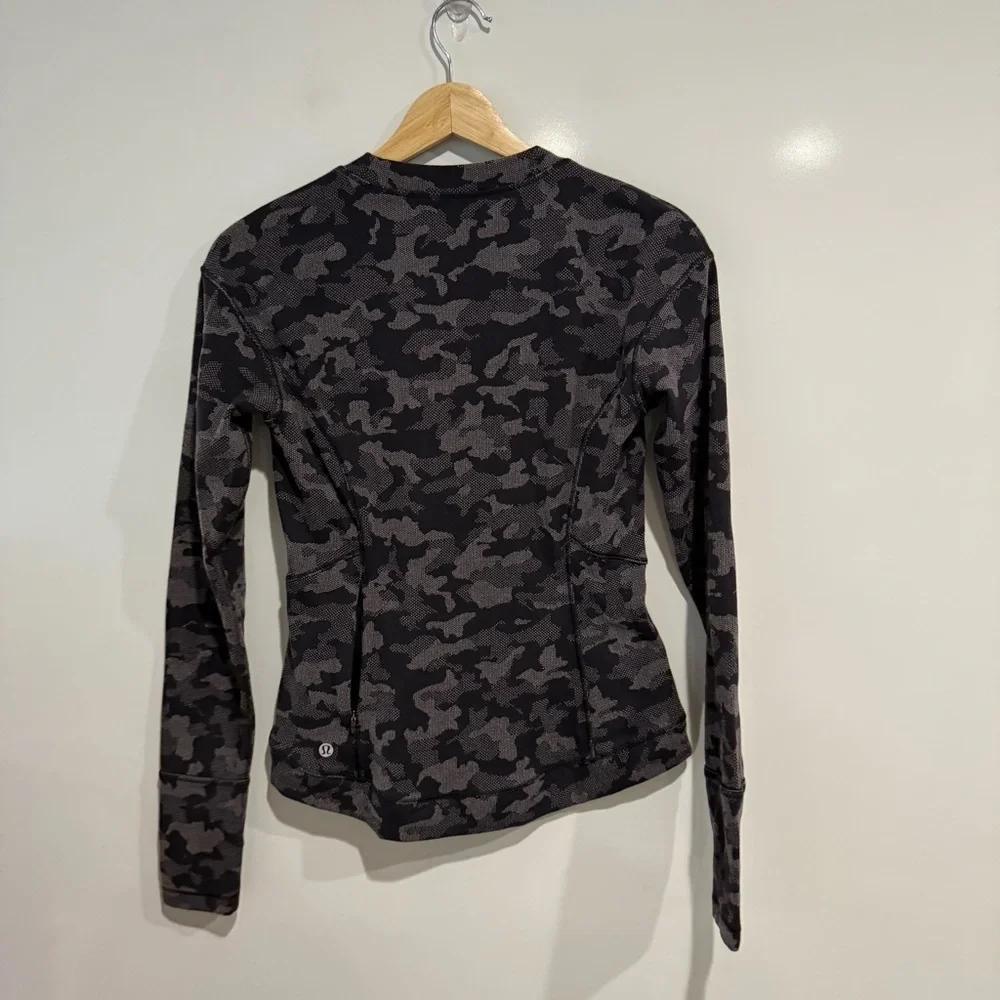 Lululemon Close to Crossing Long Sleeve *Rulu
Heritage Camo - Picture 4 of 7